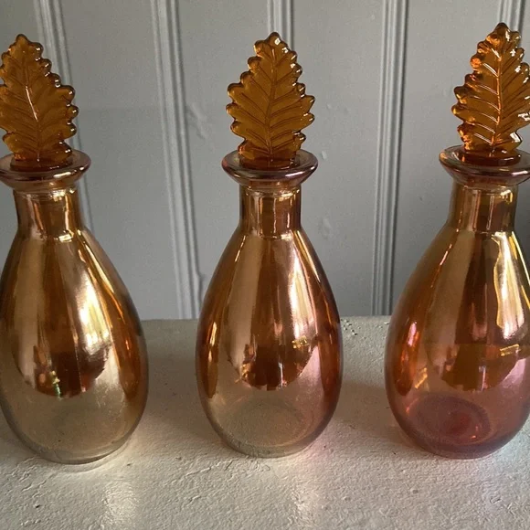 NWT Set of 3 Two Tone Iridescent Amber Decorative Glass Bottles w/ Leaf Tops 🍁 - Picture 8 of 17